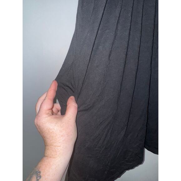 The Limited Sleeveless Mid Thigh Flowy Dress with Pockets - Picture 4 of 4